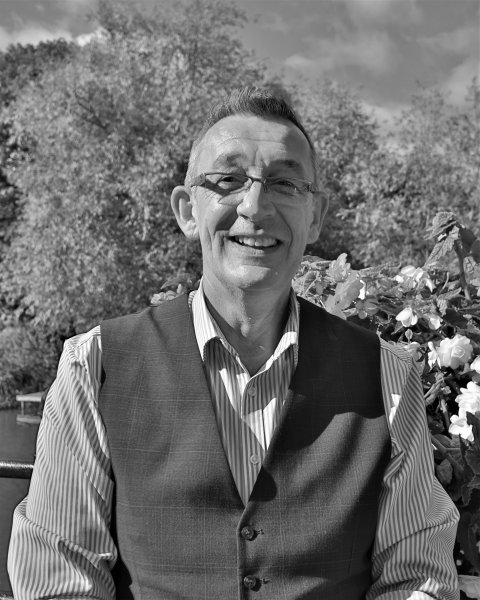 Simon Mallett