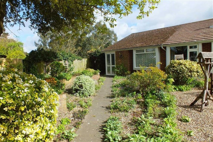2 bedroom property for sale in Smugglers Lane North, Highcliffe On Sea