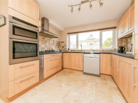 Fernhill Close, Woodbridge thumb 3