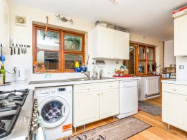 Uplands Close, Uckfield thumb 2
