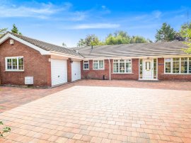 Manor Farm Close, Mickle Trafford, Chester photo