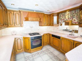 Manor Farm Close, Mickle Trafford, Chester thumb 2