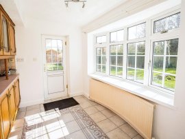 Manor Farm Close, Mickle Trafford, Chester thumb 3
