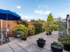 Carnarvon Avenue, Enfield thumb 2