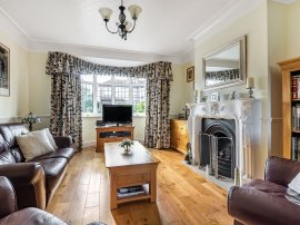 Carnarvon Avenue, Enfield thumb 3
