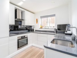 Huntingdon Close, Broxbourne thumb 2