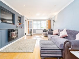 Bucklers Close, Broxbourne thumb 2