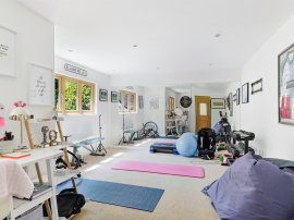 Ashurst Drive, Tadworth thumb 3