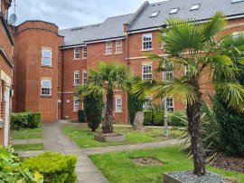 Florey Gardens, Aylesbury photo