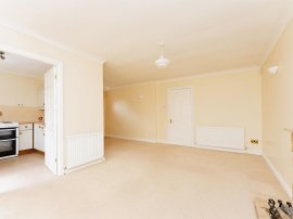 Laurel Drive, Willaston, Neston thumb 3