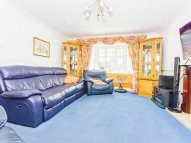 Stephenson Close, Yaxley, Peterborough thumb 2