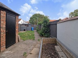 Norwood, Beverley thumb 3