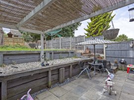 Parkfield Close, Crawley thumb 2