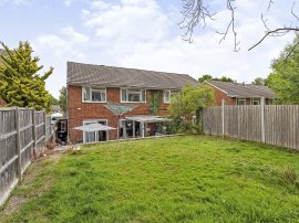Parkfield Close, Crawley thumb 3