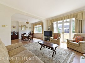 The Warren, Worcester Park thumb 3