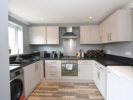 Shears Drive, Amesbury, Salisbury thumb 3