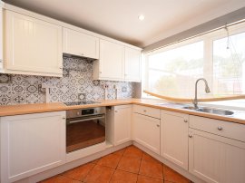 Woodhay Walk, Havant thumb 3