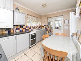 Mayfield Close, Colchester thumb 3
