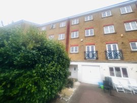 St Kitts Drive, Sovereign Harbour South, Eastbourne photo