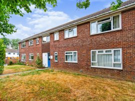 Hedge End, Barnham, Bognor Regis thumb 2