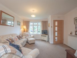 Strathview Grove, Netherlee, Glasgow thumb 3