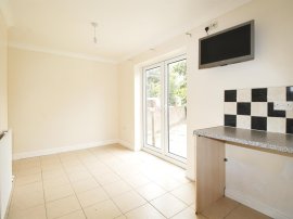 Haynes Grove, Thorne, Doncaster thumb 3
