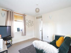 Highgrove Close, Calne thumb 2