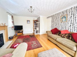 Warwick Drive, Ely thumb 2