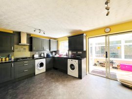 Warwick Drive, Ely thumb 3