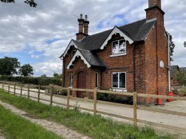 Flacketts Lane, Sudbury, Ashbourne thumb 2