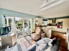 Waldron Close, Eastbourne thumb 3