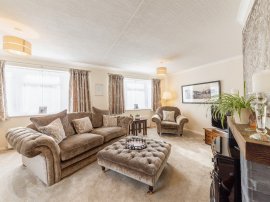 Allington Gardens, Allington, Grantham thumb 3