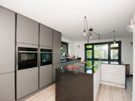 Garnet Drive, Eastbourne thumb 3