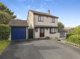 Deacon Drive, Saltash photo