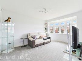 Nutcroft Grove, Fetcham, Leatherhead thumb 2