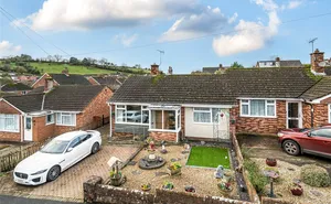 Click for details Waresfoot Drive, Crediton, Devon, EX17 photo