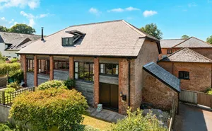 Click for details Drupe Farm Court, Exmouth Road, Colaton Raleigh, Devon, EX10 photo
