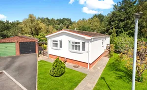 Click for details Lakeside Close, New Park, Bovey Tracey, Newton Abbot, TQ13 photo