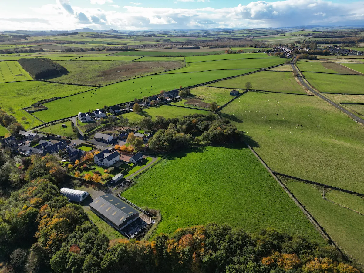 https://mr1.homeflow-assets.co.uk/files/media/image/0000/0000/a45bbc683fc520ceb0ee29490e58e787/EdenBrookFarm-DRONE-27.jpg