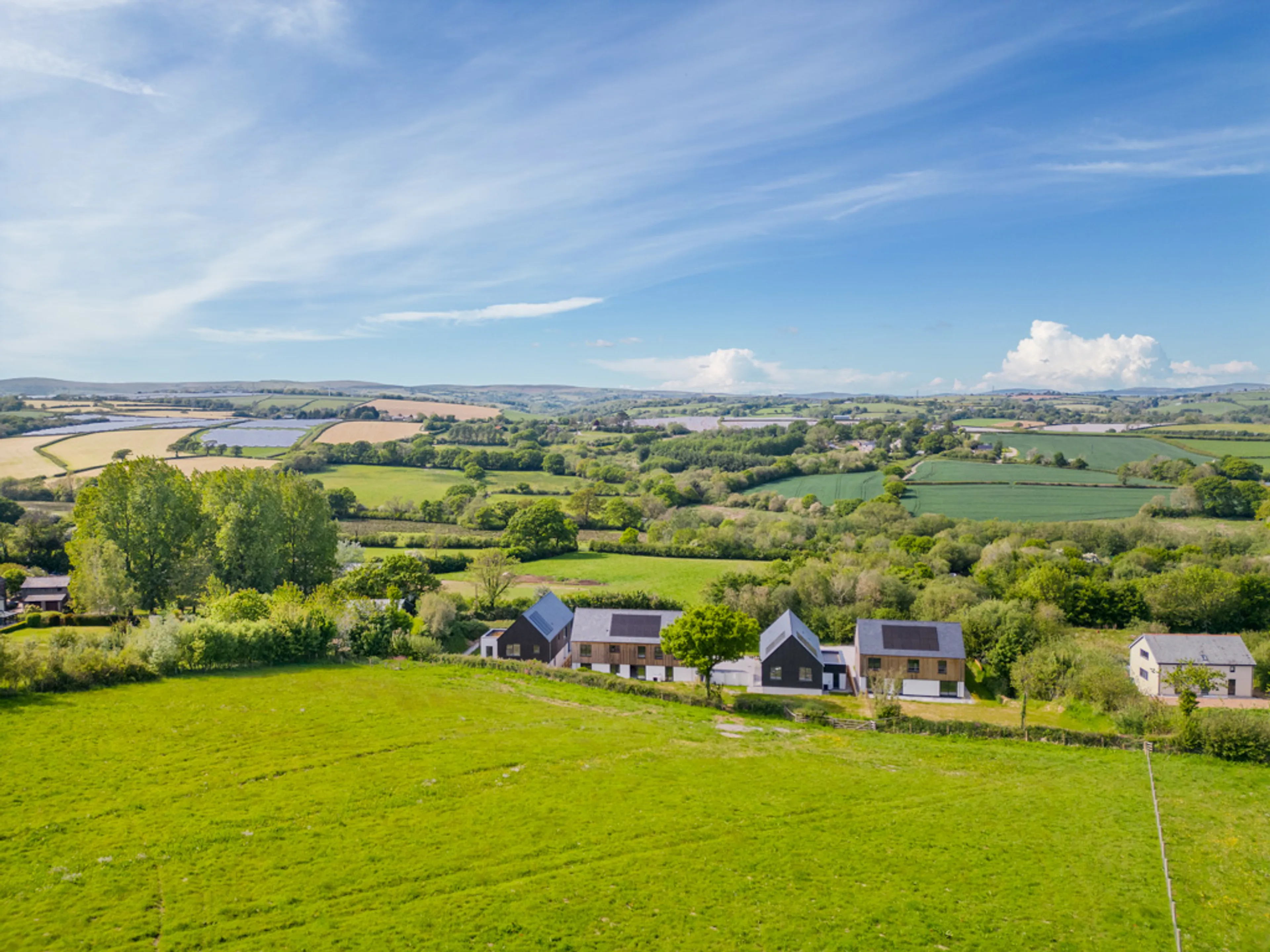 https://mr1.homeflow-assets.co.uk/files/media/image/0000/0000/08f35282dc5ef17132dbccf0c11a8db6/LowerEastMooreFarmDrone-2.jpg