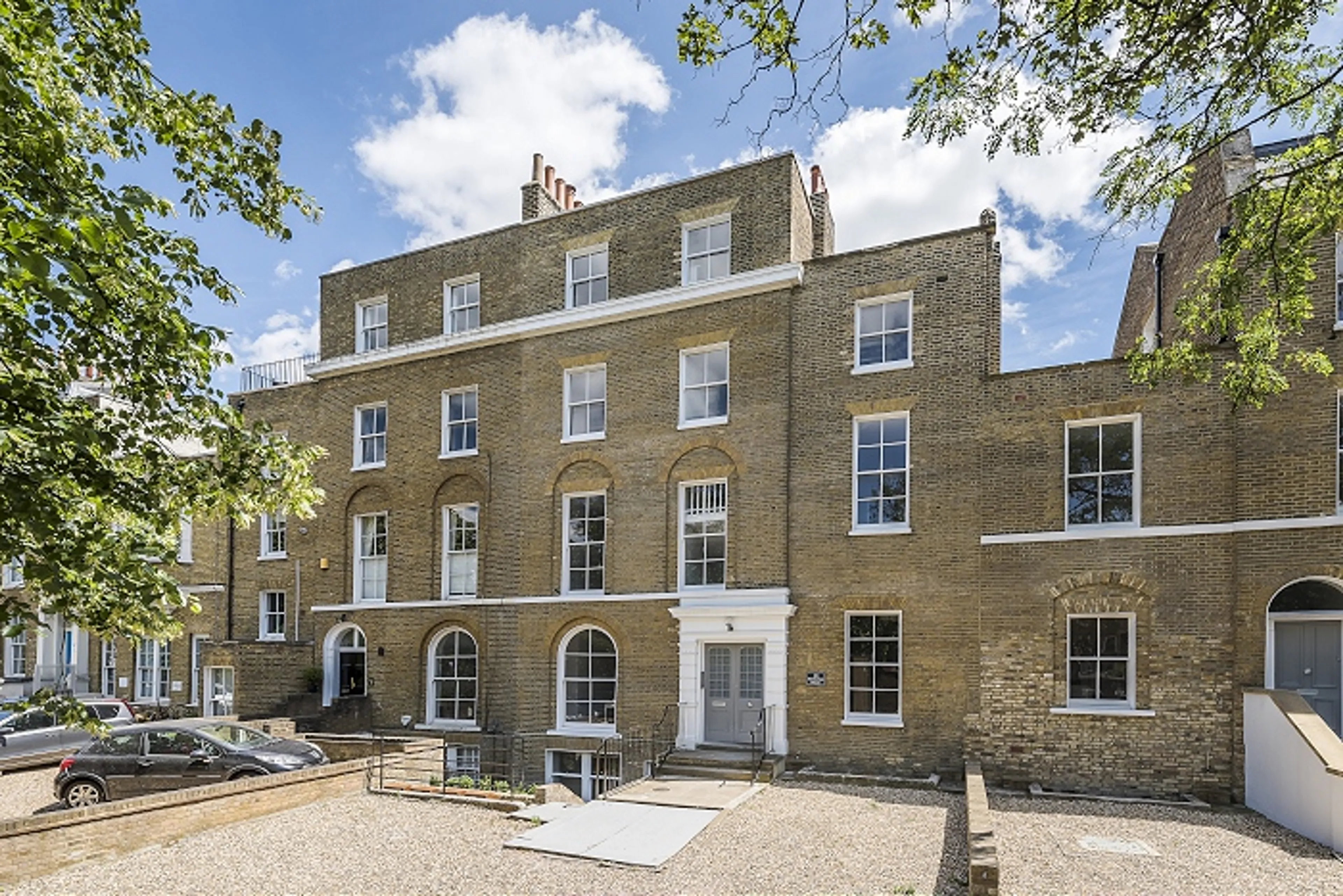 https://mr1.homeflow-assets.co.uk/files/media/image/0000/0000/1085260eba598c637ca86b1dbecf25be/ClaphamRd.jpg
