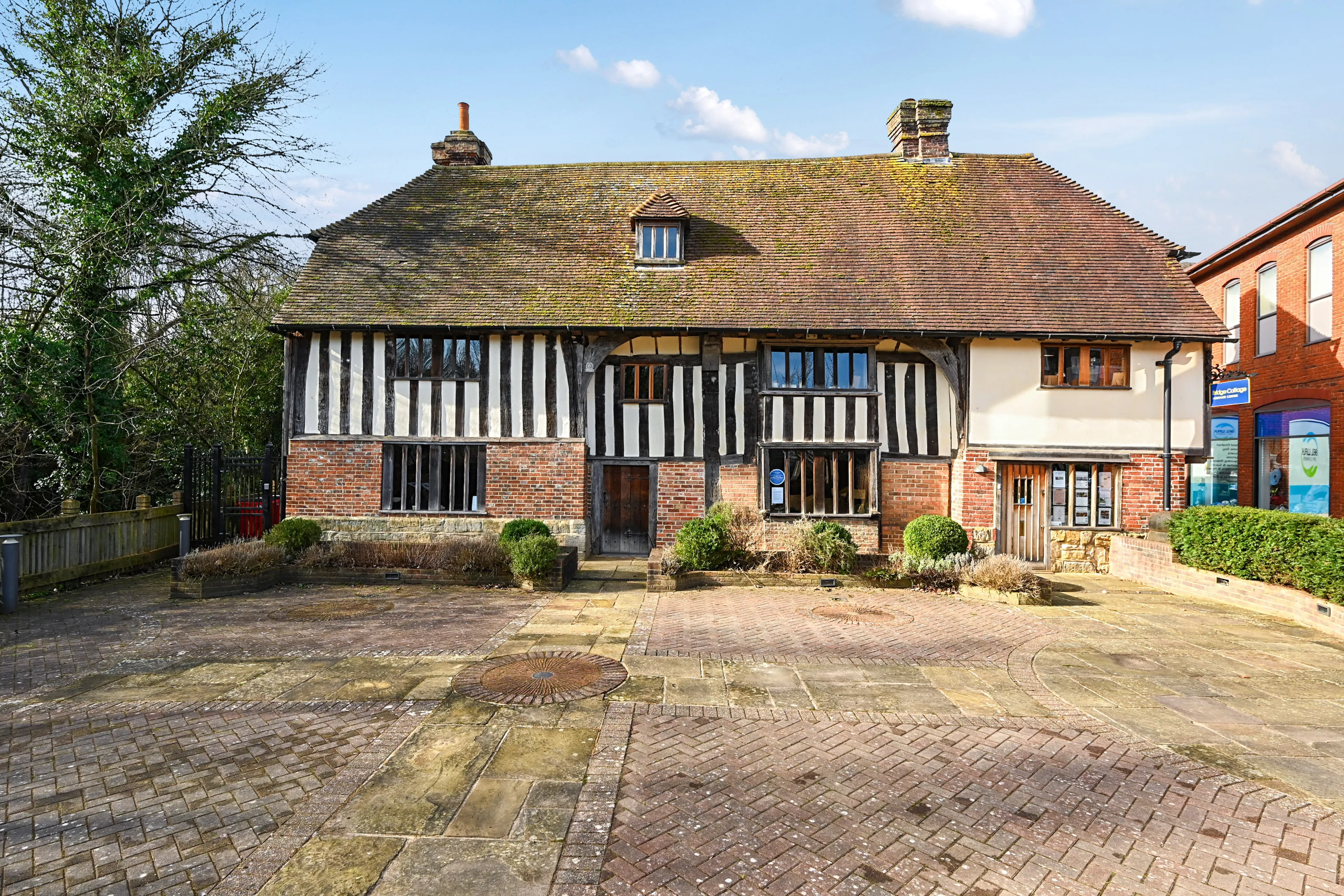 https://mr1.homeflow-assets.co.uk/files/media/image/0000/0000/1784c9851f94a18f280d4c9b000b5694/uckfield.jpg