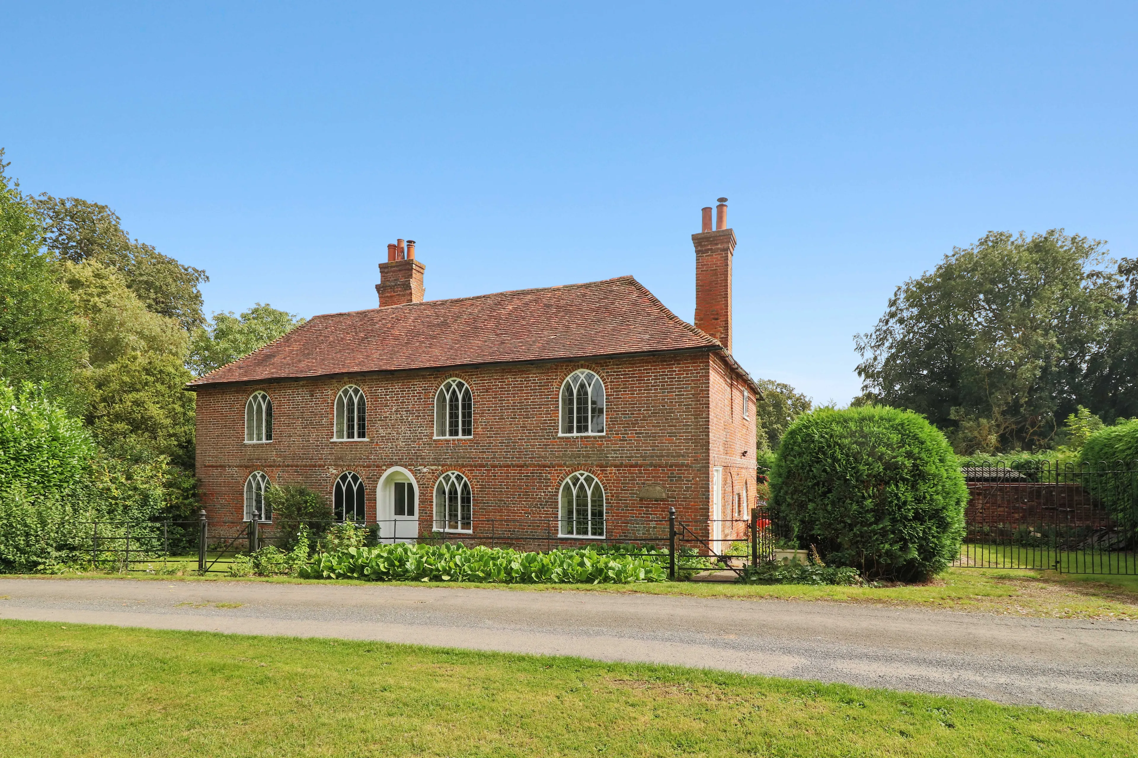 https://mr1.homeflow-assets.co.uk/files/media/image/0000/0000/19877977e8ef05c6b0c6505e448d809e/Bishopsbourne.jpg