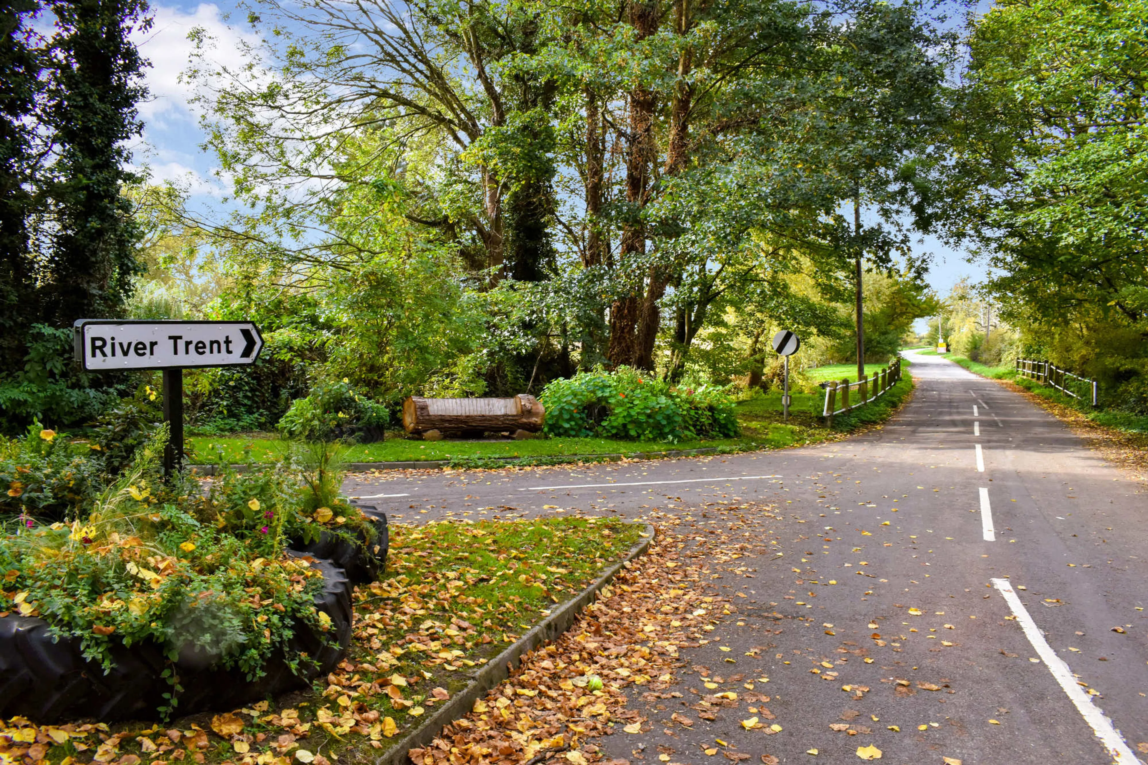 https://mr1.homeflow-assets.co.uk/files/media/image/0000/0000/33382987c25bbeccf0b01117a2a34cb8/Collingham-Area-Guide-4.jpg