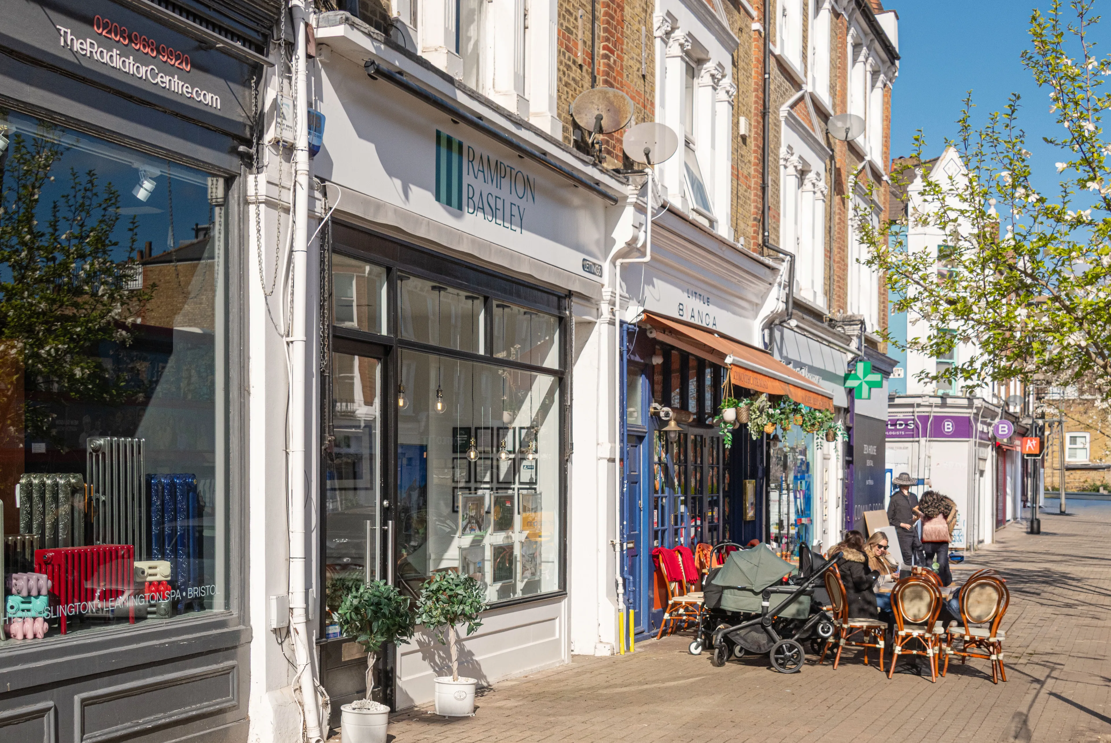 https://mr1.homeflow-assets.co.uk/files/media/image/0000/0000/494364f8427d468ca2707d6ad0ad0258/lettings3.jpg