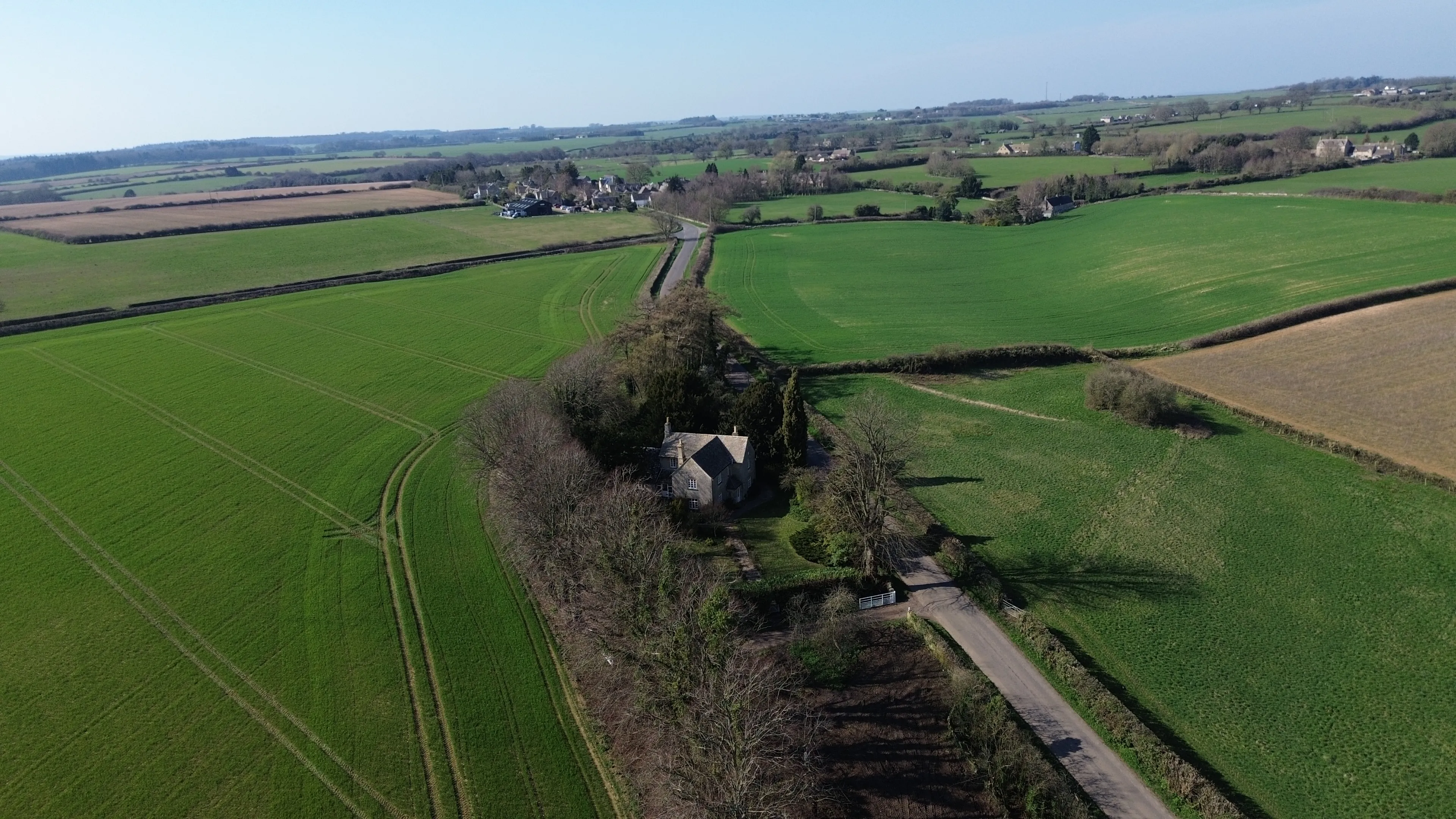 https://mr1.homeflow-assets.co.uk/files/media/image/0000/0000/512016835eea0f6f41f5477dd2daea46/rural_property.JPG