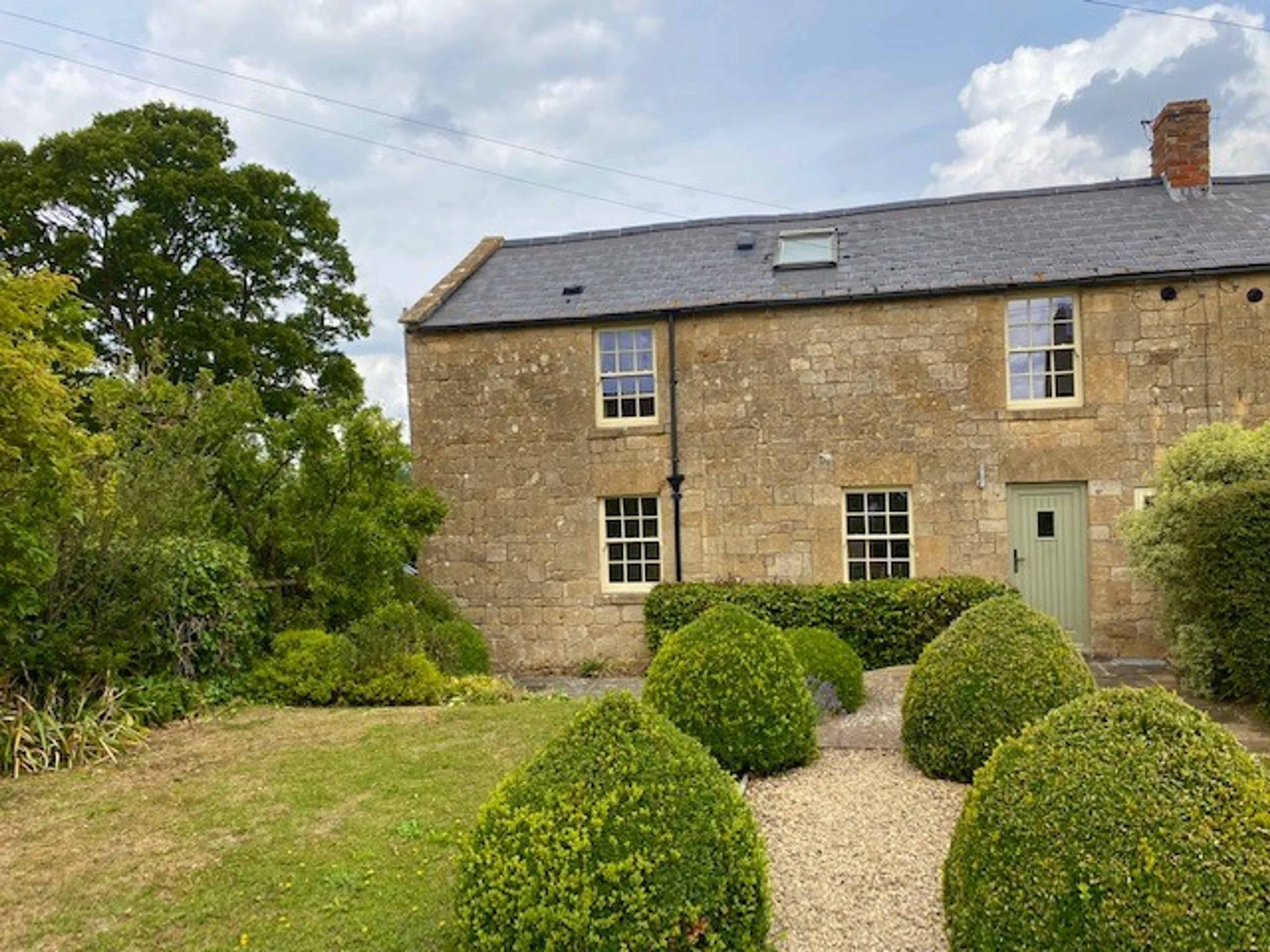 https://mr1.homeflow-assets.co.uk/files/media/image/0000/0000/571dee7eb254774821480bec0d59c93b/1StanleyCottageWestonSubEdge.jpg