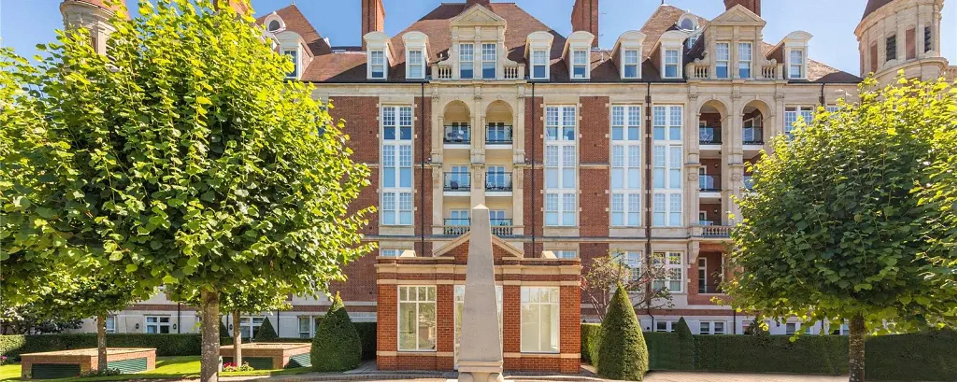 https://mr1.homeflow-assets.co.uk/files/media/image/0000/0000/5b786d92ad97d729045d4fdcc2c505d9/Hampstead1.jpg