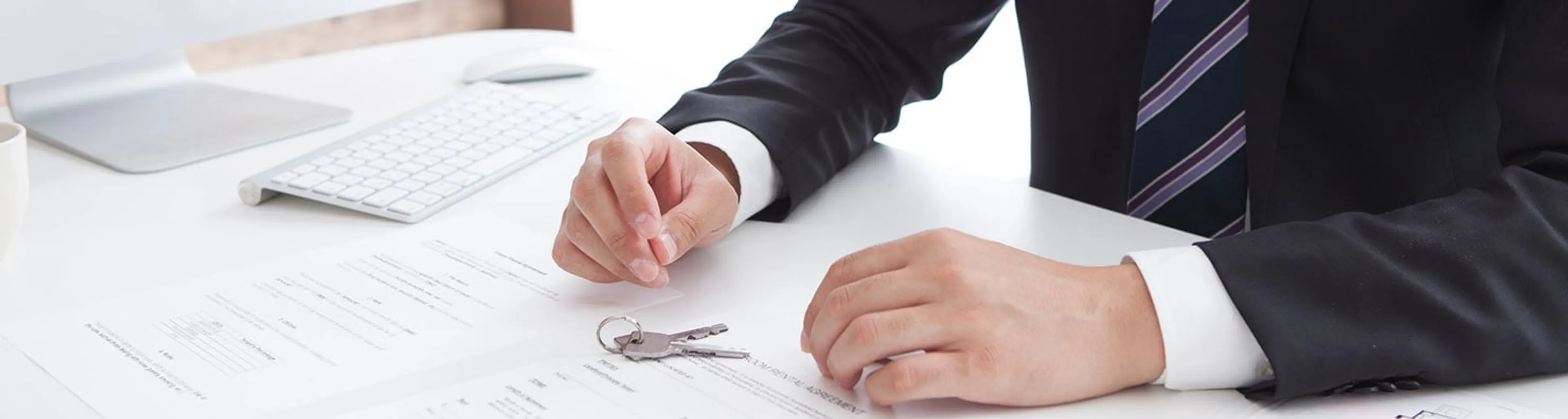 https://mr1.homeflow-assets.co.uk/files/media/image/0000/0000/614a79268b74b64fdf6146e020f7aa5a/internal-Conveyancing.png