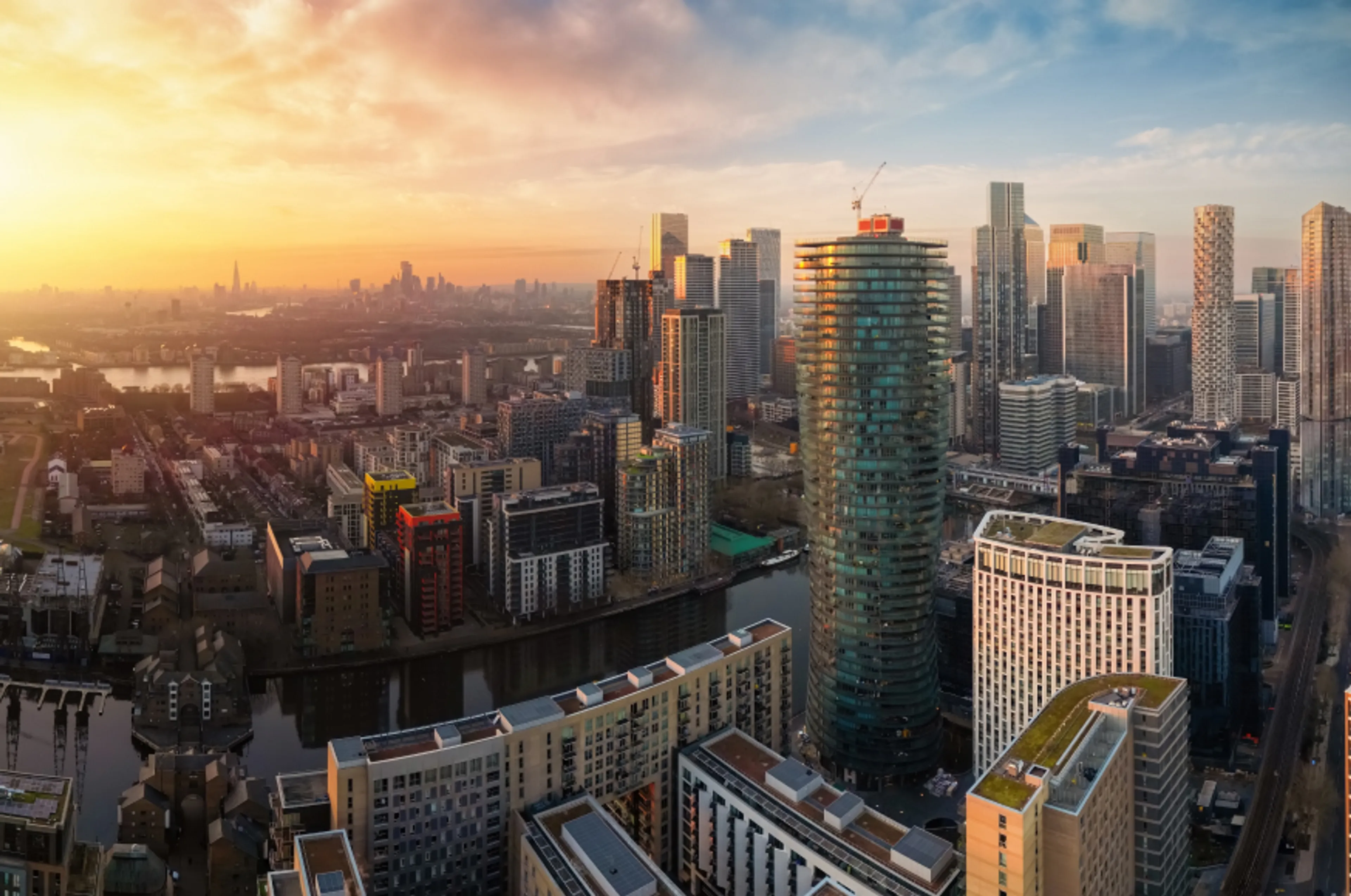 https://mr1.homeflow-assets.co.uk/files/media/image/0000/0000/7d705bfadd2a61e017a7ce0702b010be/874x580-CanaryWharfbranch-1.jpg